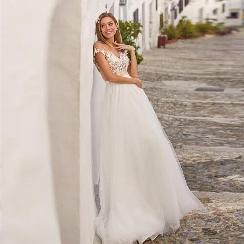 V-neck Cap Sleeves A Line Tulle Wedding Dresses Top Appliques Lace Champagne Lining Buttons Back Bridal Gowns Robe de Mariee