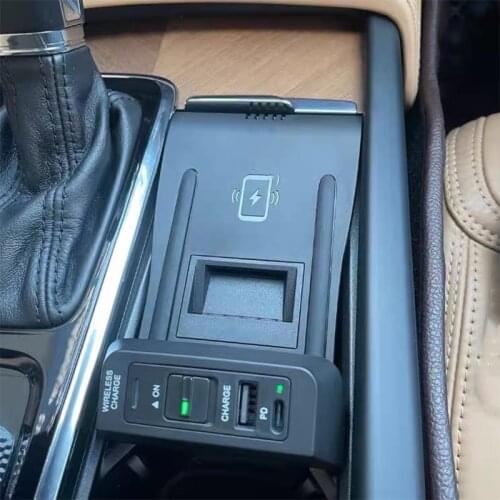 10W car QI wireless charger for Volvo XC90 S90 V90 XC60 V60 C60 2018 2019 2020 2021 mobile phone charger fast chargig plate