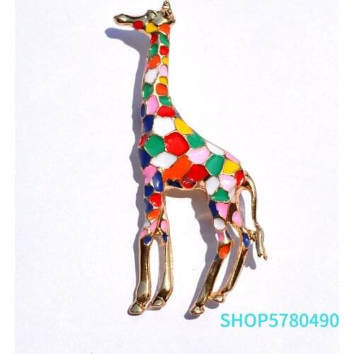 Trendy Alloy Breast Pin Giraffe Brooch for Women Multi Color Enameled Brooch Coat Cute Accessories Lady Gifts Fashion Jewelry