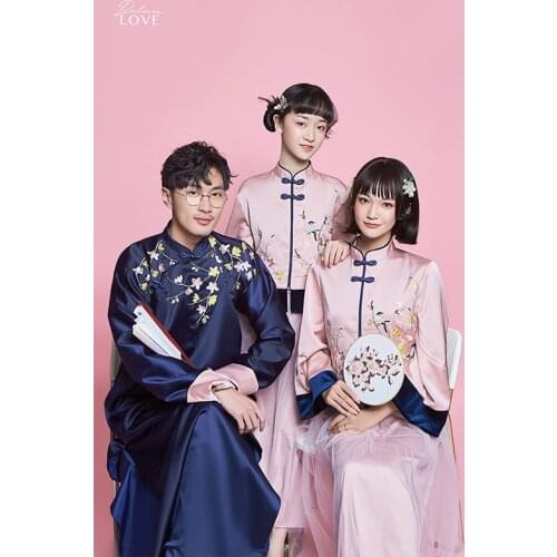 Pregnant womens family photo 21 new studio theme photo family photo Chinese national clothing pregnant womens parent-child clo