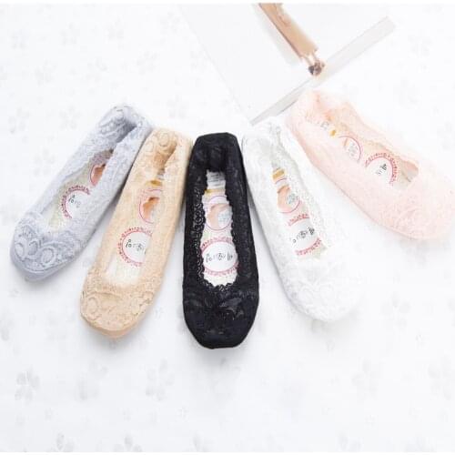 One Pairs Women Breathable Lace Socks Ladies Floral Invisible Non Slip Ankle Socks Soft Comfortable Boat Socks D0225