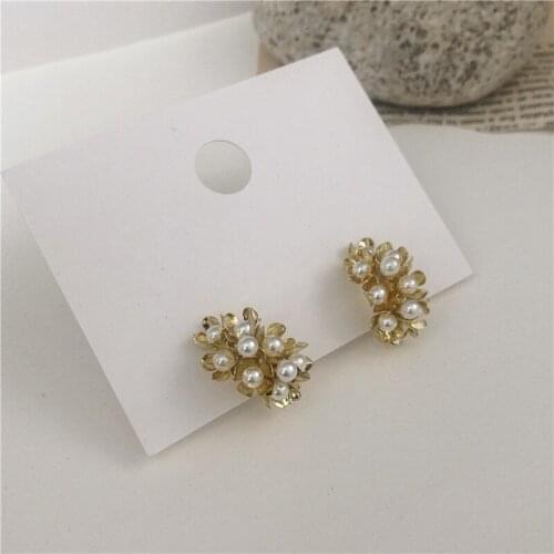 2020 New Fashion Imitation Pearl Flower Stud Earrings Trendy Fairy Elegent Stud Earrings for Women Girls Gift for Girls
