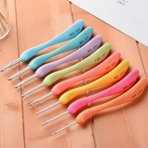 8Pcs/Set Crochet Hook Set 2.5-6mm Plastic Crochet Knitting Needles DIY Craft Knit Weave Craft Yarn Sewing Sweaters Tools