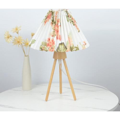 Nordic Pleats Fabric Table Lamps Tripod Wood Pleated Desk Lamp Bedroom Living Room Night Light Bedside Study Light Home Decor