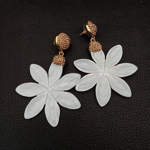 Fashion natural White Shell Flower shapen Golden Macarsite pave stud Earrings cute style for women girl gift