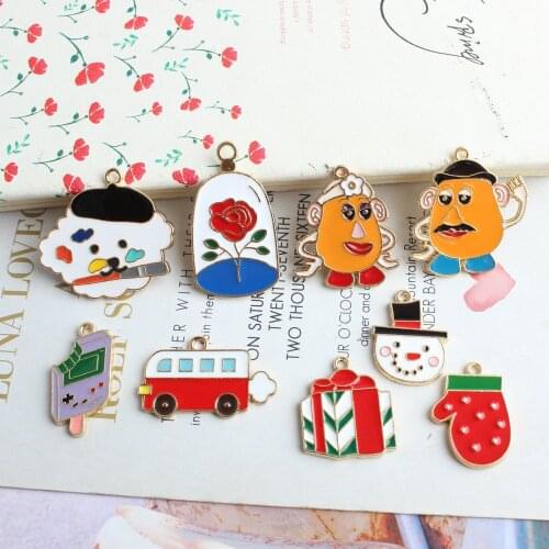DIY Jewelry Findings Kawaii Colorful Enamel Alloy Charms 50pcs Cute Bus Gift Box Snowman Glove Ice Cream Rose Flower Man Pendant