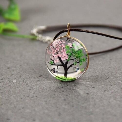 Natural Dried Flower Life Tree Pendant Necklaces for Women Transparent Resin Glass Ball Real Dry Flower Round Necklaces Jewelry