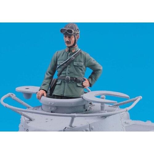 1/35 Resin Figure Model Kits JAPANESE TANK COMMANDER Unassembled unpainted