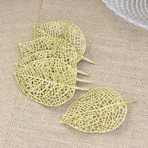 HAOCHU 5Pcs/lot Hollow Out Powder Christmas Leaves Gold Red Artificial Flower for Christmas Tree Party Favor Home Garden Decor