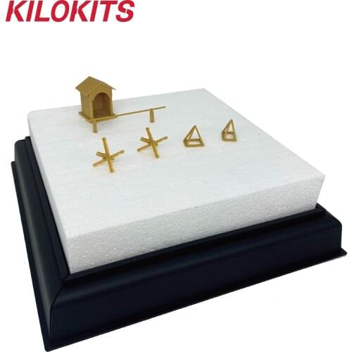 1/72 Scale Landscape Base 20x20cm with WWII German Military Guard Shack and Anti-Tank Obstacles