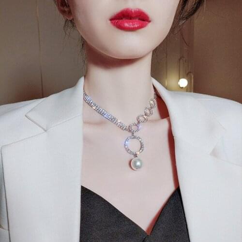 ARLIE Geometric Circle Rhinestone Pendant Choker Necklace for Women Fashion Clavicle Chain Pearl Necklace Weddings Party Jewelry