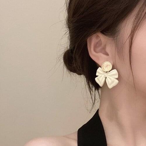 New Fashion Retro S925 Sweet Bow Pendant Earrings Female Niche Design Earrings Female Tide Birthday Wedding Jewelry