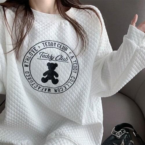 Vintage Cute Bear Letter Printed White Sweatshirt Women Crewneck Oversized Fashion Tops 2021 New Korean Fashion Streetwear teens