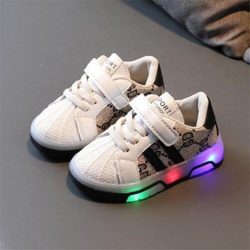 New 2021 Disney childrens shoes white shoe LED DengEr baby shoes shell head toddler soft bottom shoes shine shoes