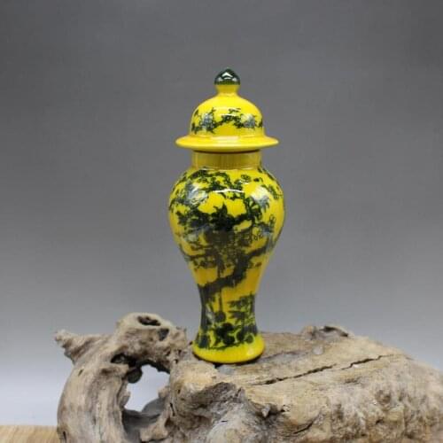 Qing Emperor Qianlongs ceramic jar with lid the general cans exquisite handicrafts antique crafts porcelain ornaments collectio