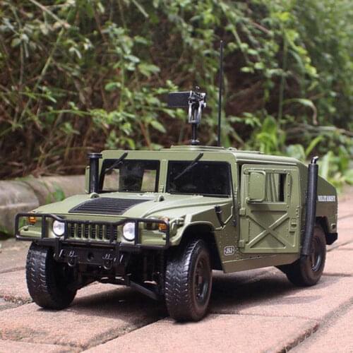Alloy Diecast 1:18 Tactical Vehicle Military Armored Car Diecast Model With 5 Door Opened Toy For Kids Birthday