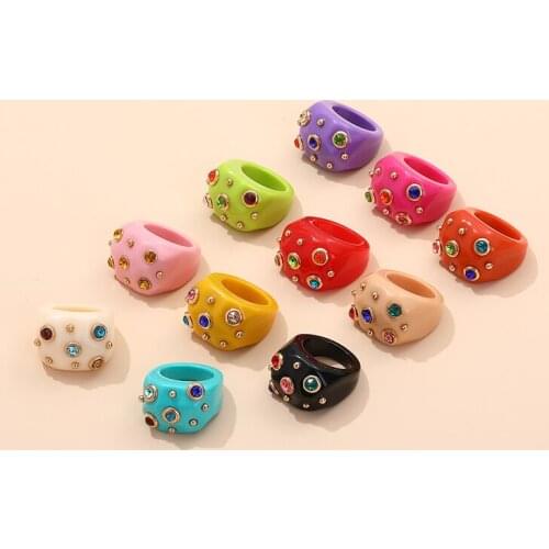 Guanlong Fashion Big Diamond Womens Rings Luxury Minimalist Black Resin Punk Rings for Teen Girls Vintage Simple Pink Cute ring