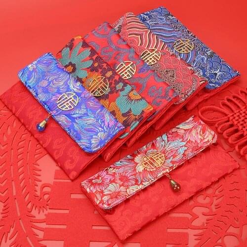 Chinese Style Lucky Money Bag Cloth Floral Red Envelope Pocket New Year Packet for Chinese Spring Festivals Gift Red Envelopes