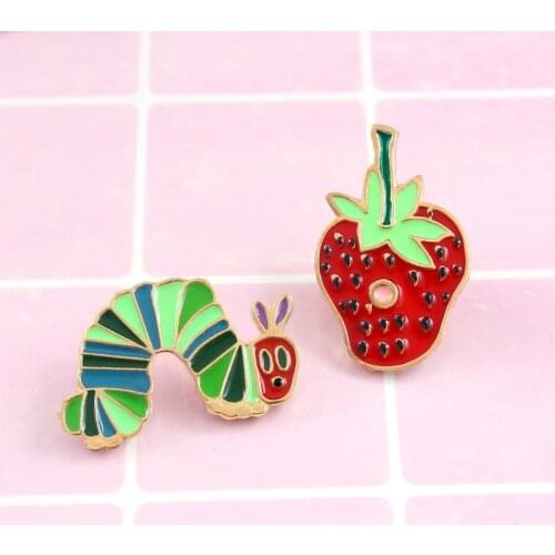 Creative Hungry Caterpillar Story Book Strawberry Karon Fruit Brooch Clothes Lapel Pin Jewelry Jewelry Gift for Friends Kids