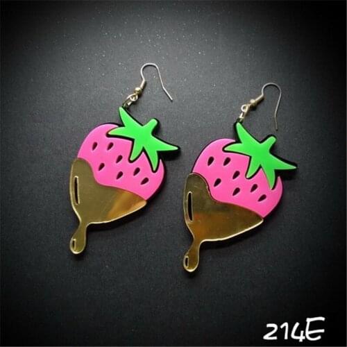 Fashion Sweet Acrylic Cartoon Strawberry Fruit Shaped Stud Earrings for Women Girls Charm Jewelry Gift Pendientes Brincos