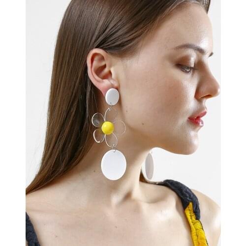 Color Women Fashion Long Flower Earrings Clear Acrylic Yellow Daisy White Big Chunky Statement Wedding Summer Dangle Earring
