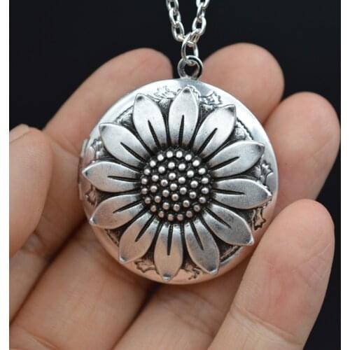 1pcs Filigree Vintage Photo Locket Pendant For Mom Birthday Gift Antique Silver Flower Lockets Necklace XSH264