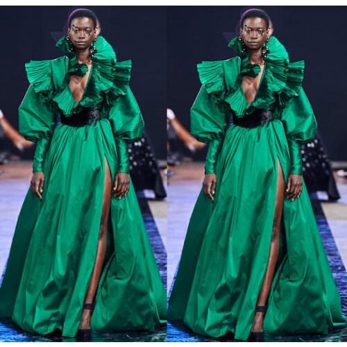 2021 Green Prom Dresses Deep V Neck Tiered Ruffles Evening Gowns Side Split Red Carpet Runway Fashion Dress robes de mariée
