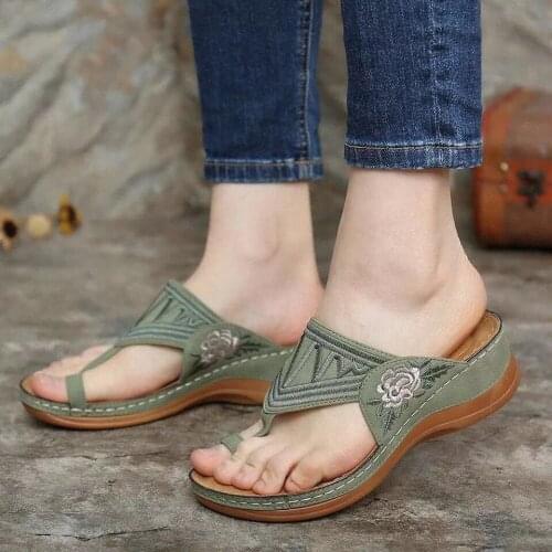 2020 New Women Slippers Clip Toe Floral Embroidery Sandals Shoes Summer Ladies Flats Platform Female Flip Flop PU Soft Plus Size