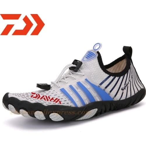 Daiwa Women Swimming Shoes Water Shoes Men Fishing Aqua Upstream Shoes New Breathable Mesh Beach Sandals Summer Sport Shoes
