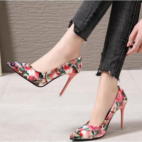 Ladies high-heeled shoes with a height of 10 cm,pointed shallow mouth, classic luxury painted stiletto banquet shoes35-44 heels