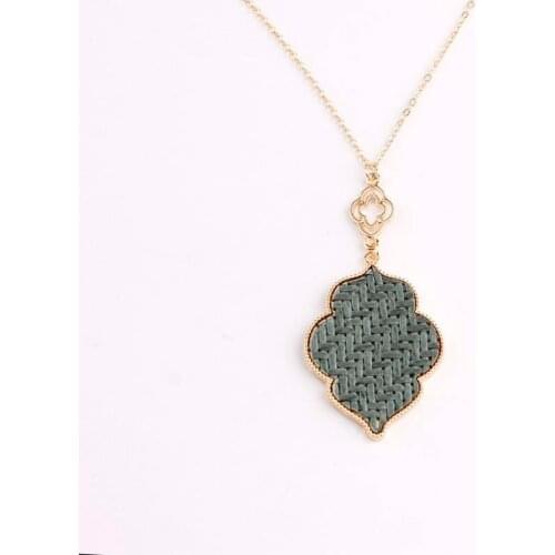 ZWPON Fashion Gold Filigree Moroccan Handmade Weave Quatrefoil Raffia Necklace Alloy Quatrefoil Frame Necklace for Woman Jewelry