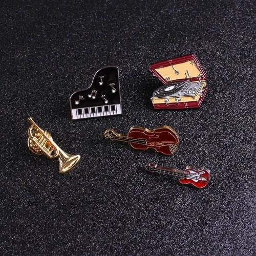 Fashion Vintage Violin Guitar Brooches Rock Metal Badges Lapel Pins Brooches for Women Piano Badge Suit Bag Collar Pin Button