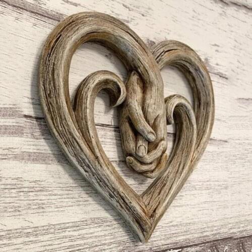 1PCS Heart Pendant Sculptures Rustic Wall Hanging Wood Heart Holding Hands Wall Decor for Home Decor Room Decoration