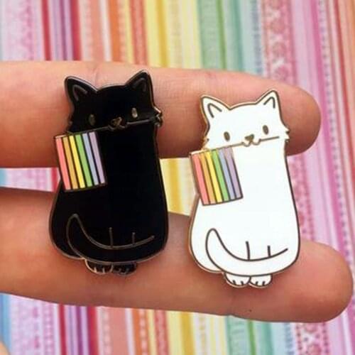 Purride Cat LGBTQ Pride With Rainbow Flag Enamel Brooch Pin Hat Bag Lapel Pins Badges Women Mens Fashion Jewelry Accessories