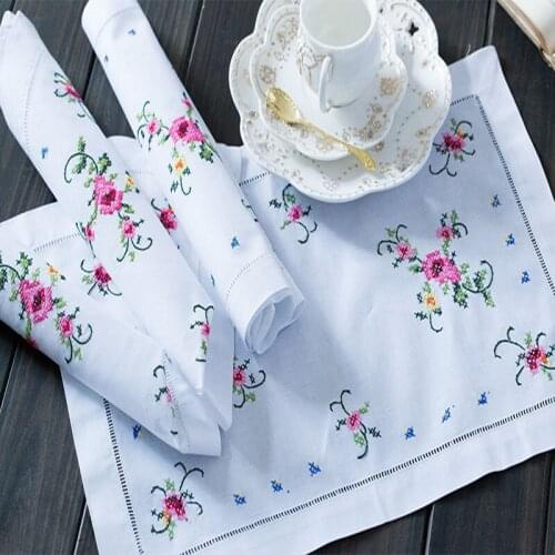 2021 Retro Embroidery Table Place Mat Pad Cloth Pot Cup Holder Pan Coaster Christmas Wedding Dining Tea Doily Kitchen Decoration