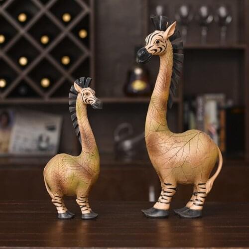 [HHT] American Pastoral Couple Giraffe Retro Nostalgic Study Office Decoration Nordic Simple Creative Wine TV Cabinet Furnishing