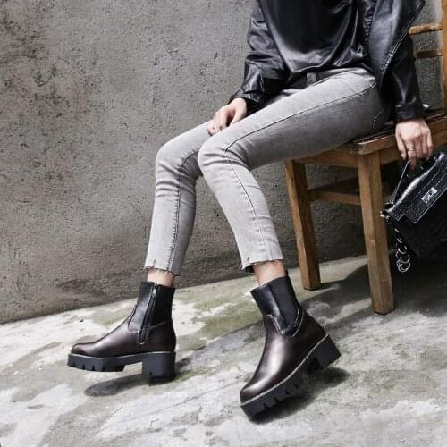 2019 winter hot air womens Boots New Plush British Martin boots casual Chelsea short boots womens large
