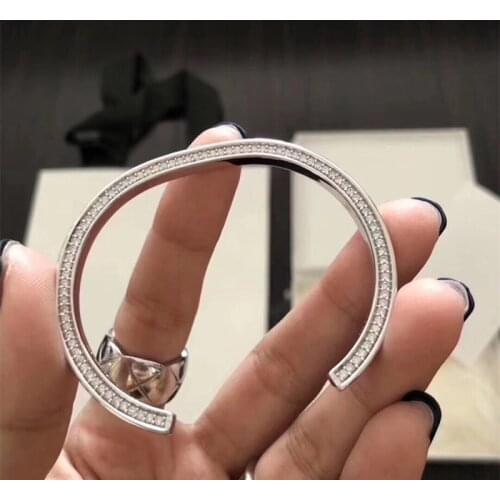 Designer fashion party jewelry oval bangle for women c bracelet cosplay full of zircon jewelry letter logo bracelet