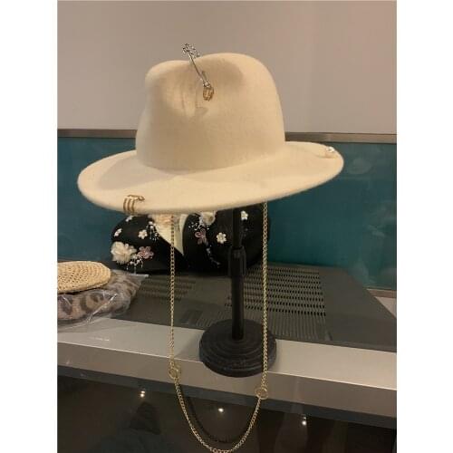 202108-Designer style pearl chain Pin shells exclusive wool autumn winter lady fedoras cap women leisure panama jazz hat