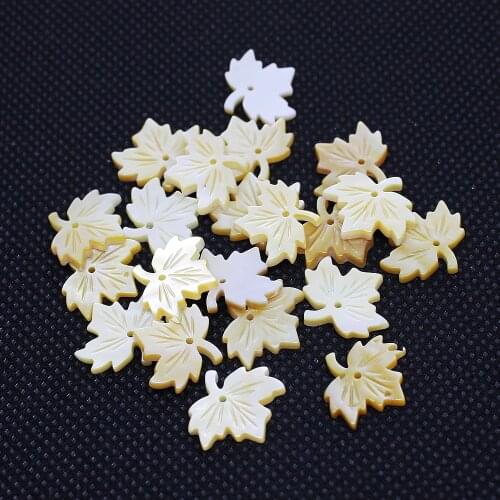 5pcs / bag natural conch shell pendant charm yellow maple leaf pendant for jewelry making DIY bracelet necklace accessories