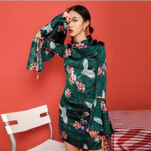 Autumn New Womens Art Improved Young Girl Cheongsam Flared Sleeves Crane Pattern Sexy Short Dress Green