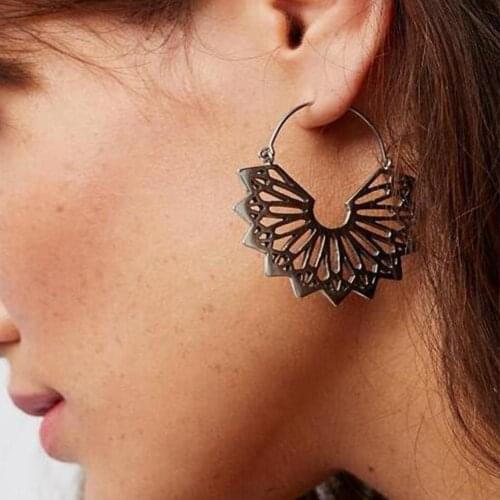 Europe and the United States new hollow geometric irregular triangle fan earrings alloy semi-circle ladies earrings droshipping