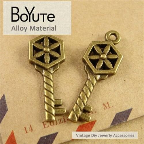 BoYuTe (100 Pieces/Lot) 9*26MM Zinc Alloy Accessories Part Antique Bronze Key Pendant Charms for Jewelry Making Diy Necklace