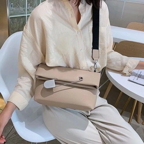 Womens Shoulder Bag Ladies Pu Leather Crossbody Bag for Women Personality Big Brooch Wide strap Large Capacity Messenger Bag Q4