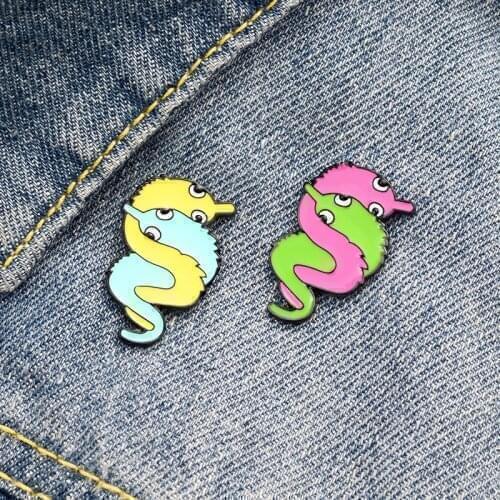 Fashion Hugging Worms Enamel Animal Pins Snake Worms Brooches Colorful Cartoon Badge Bag Lapel Pin Jewelry Gift To Kids Bijoux