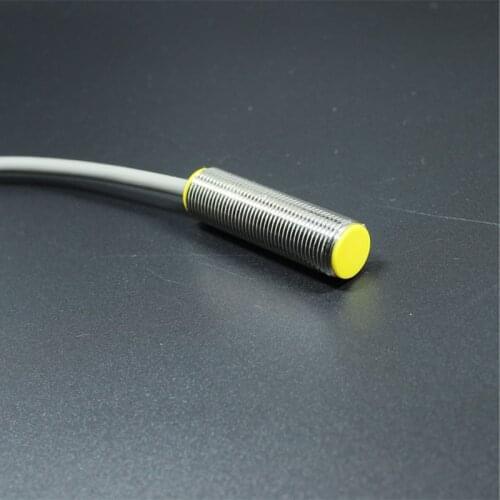 M12 embedded capacitive proximity switch adjust NPN/PNP normally open/closed shielded distance 4MM capacitive approach switch