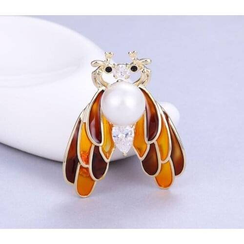 MAIKALE Top Quality Brooch Pins Zirconia Pearl Gold Bee Brooches for Women Jewelry Accessories scarf buckle brooches for women