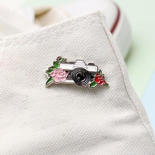 Creative Punk Personality Camera Pin Retro Flowers SLR Enamel Brooch Alloy Badge Clothes Bag Accessories Jewelry Gift For Friend