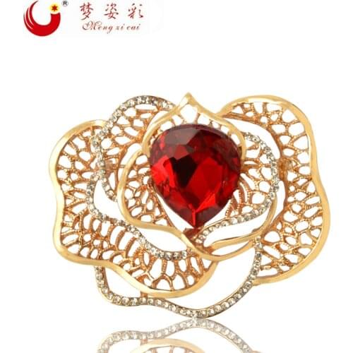 MZC 4 Colors Romantic Rose Flower Brooch Pin Rose Gold Alloy Hollow Leaf Austria Crystal Broshi Hijab Pin Scarf Clip Corsage