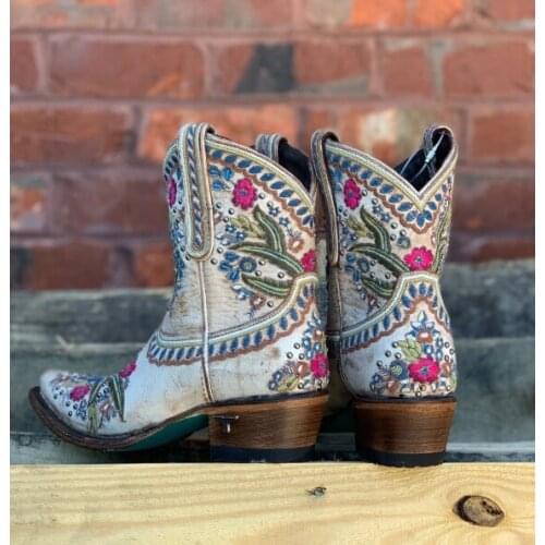 Fashion British women Top Quality PU Leather Slip on Boots Breathable Boots women Casual